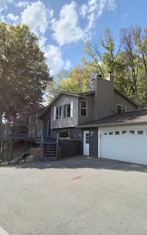1596 Highwood Dr, Hokah, MN 55947