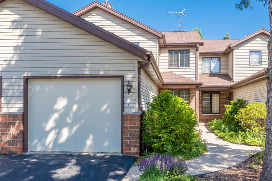 8105 S Legend Dr, Franklin, WI 53132 - #2