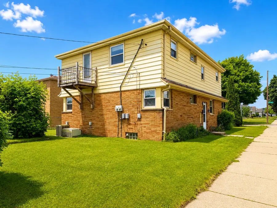 2401 W Tripoli Ave, Milwaukee, WI 53221 - #2