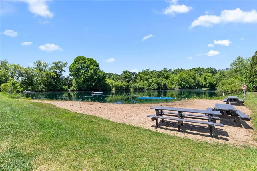 S23W26167 Canterbury Ln, Waukesha, WI 53188 - #2