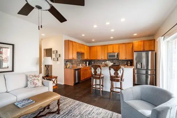 3870 S Lake Dr, Saint Francis, WI 53235
