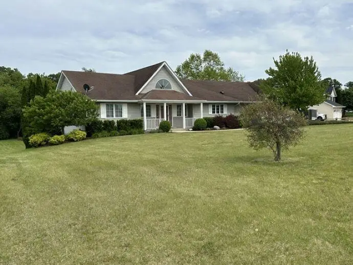 8651 Fieldstone Ct, Burlington, WI 53105 - #1