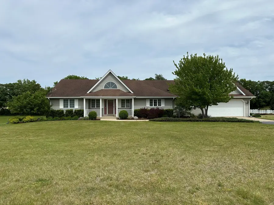 8651 Fieldstone Ct, Burlington, WI 53105 - #2
