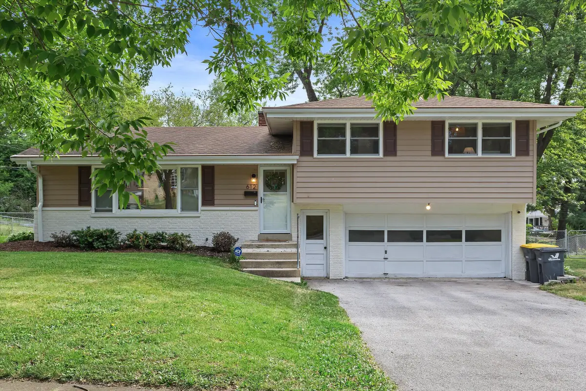 612 Lee Ct, Waukesha, WI 53186 - #1