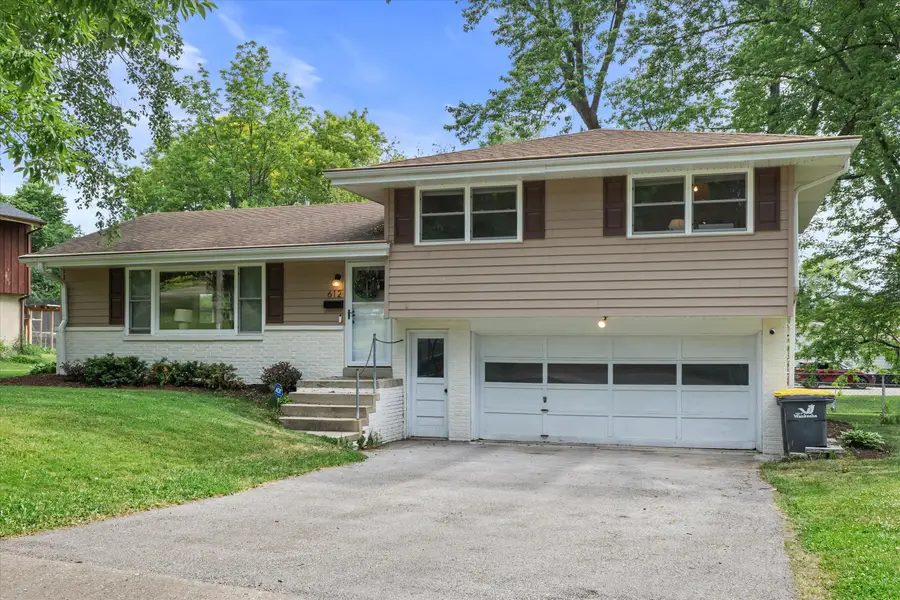 612 Lee Ct, Waukesha, WI 53186 - #2