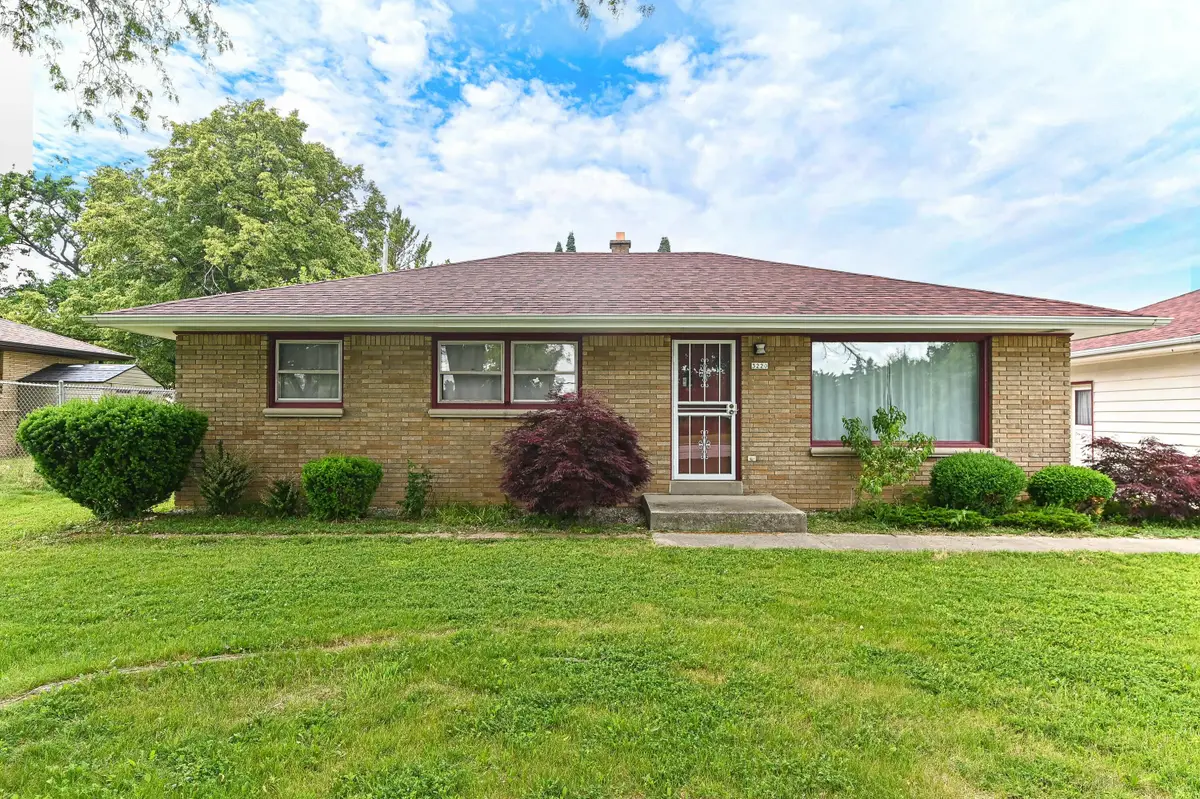 3220 W Howard Ave, Greenfield, WI 53221 - #1