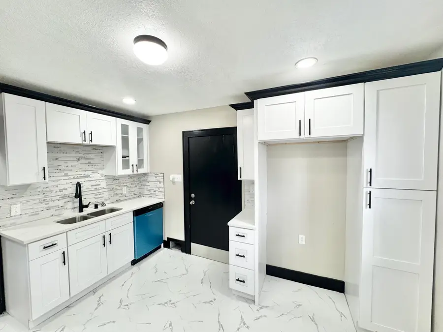 6124 N 39th St, Milwaukee, WI 53209 - #2