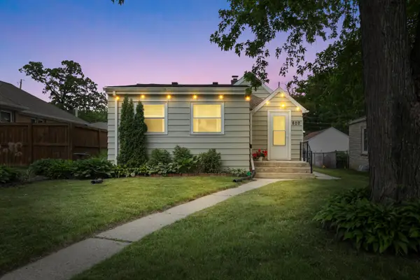 802 S 90th St, West Allis, WI 53214