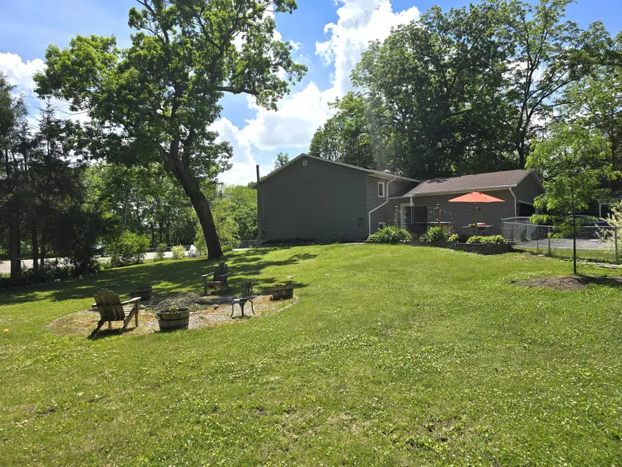 2505 E Lake Shore Dr, Twin Lakes, WI 53181 - #2