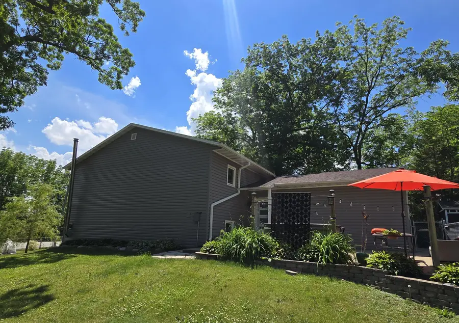 2505 E Lake Shore Dr, Twin Lakes, WI 53181 - #3