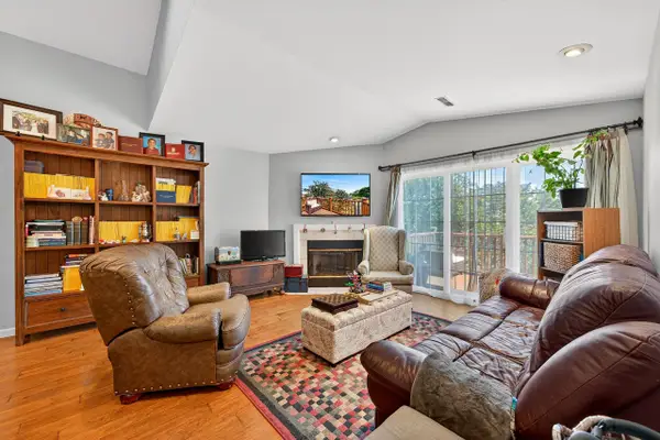 N16W26593 Tall Reeds Ln, Pewaukee, WI 53072