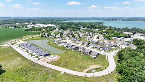 1518 Weston Ridge Rd, Oconomowoc, WI 53066