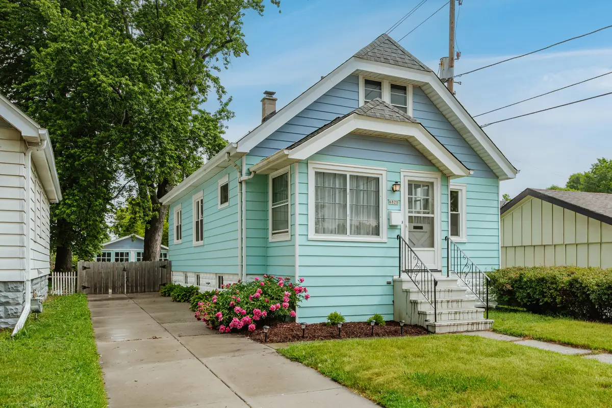 6820 W Hayes Ave, West Allis, WI 53219 - #1