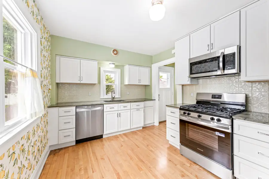 6820 W Hayes Ave, West Allis, WI 53219 - #2