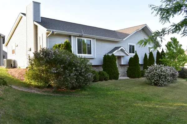 1524 E Monroe Ave, Hartford, WI 53027