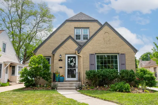 2752 N 69th St, Milwaukee, WI 53210
