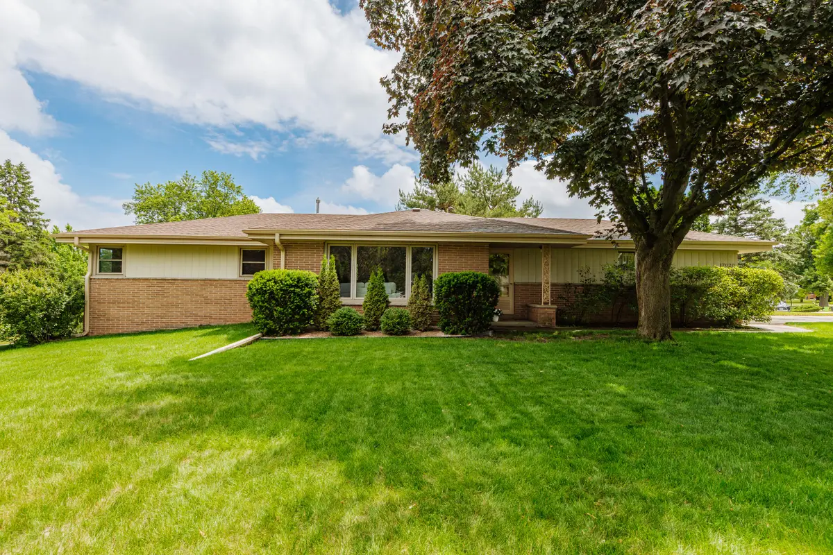 17020 Grant Ct, Brookfield, WI 53005 - #1
