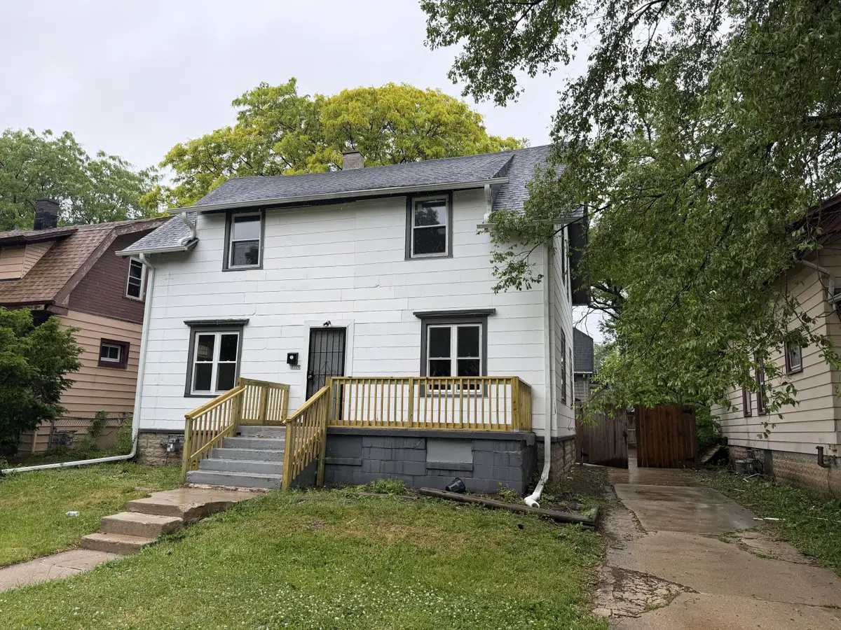 3726 W Fairmount Ave, Milwaukee, WI 53209 - #1