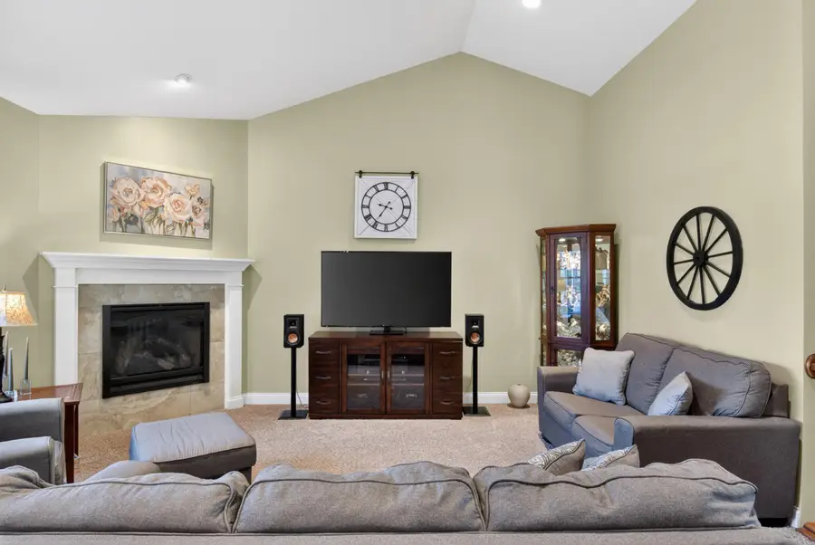2707 Rolling Meadows Dr, Sheboygan, WI 53083 - #3