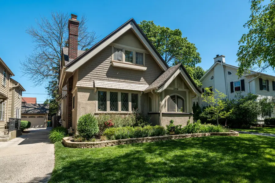 2416 E Beverly Rd, Shorewood, WI 53211 - #2