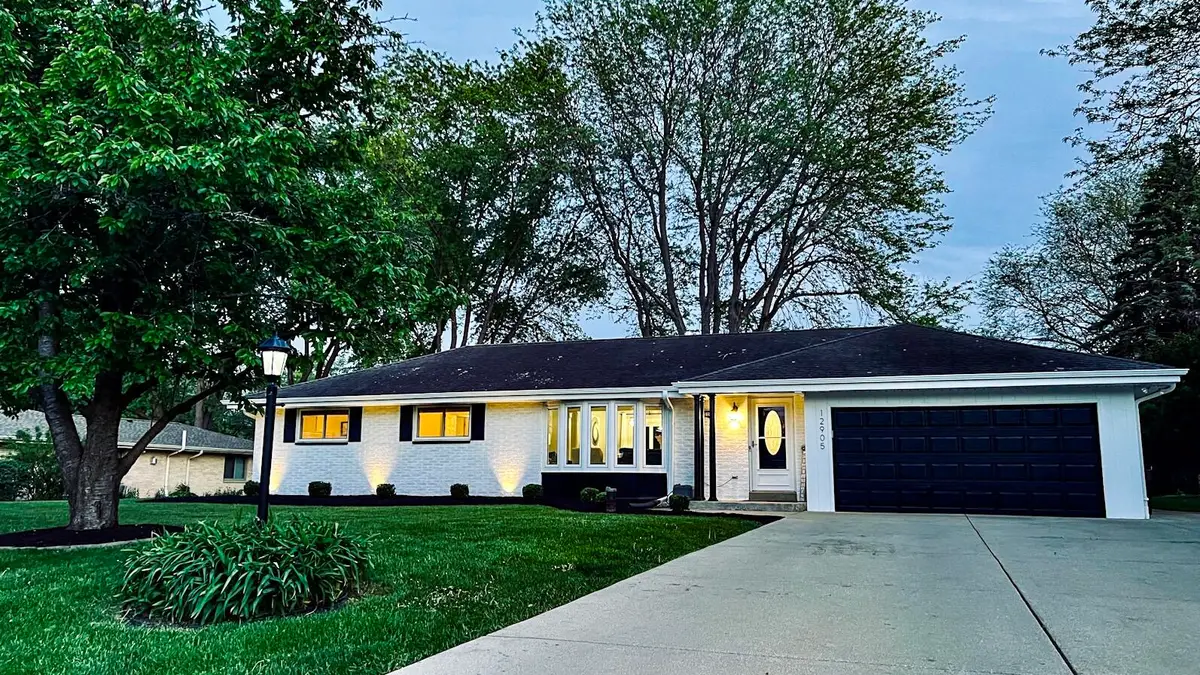 12905 Wembley Rd, Brookfield, WI 53005 - #1