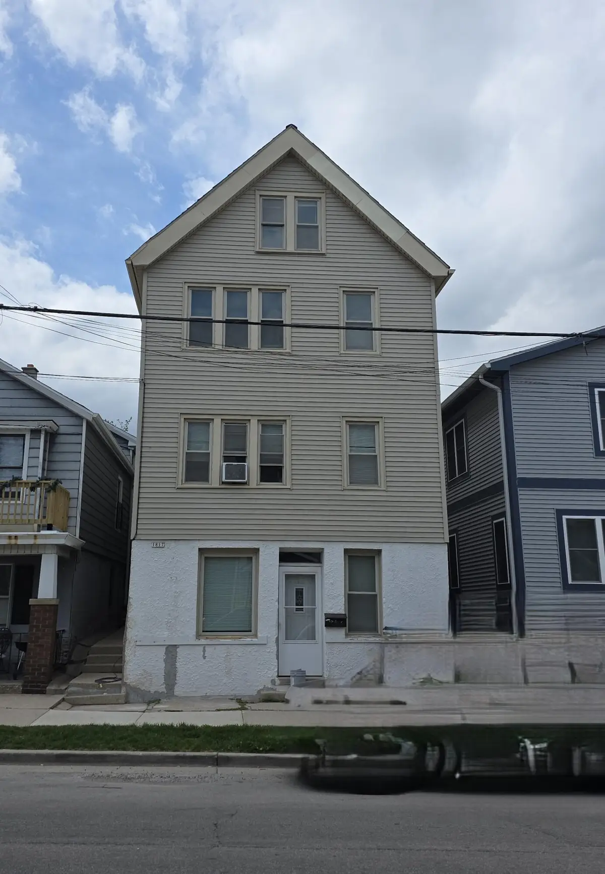 1817 N Humboldt Ave, Milwaukee, WI 53202 - #1