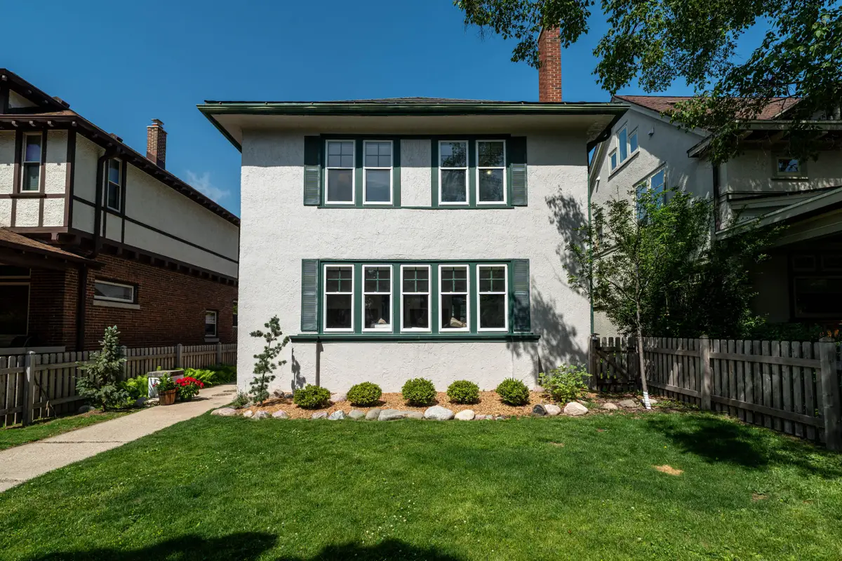 3033 N Murray Ave, Milwaukee, WI 53211 - #1