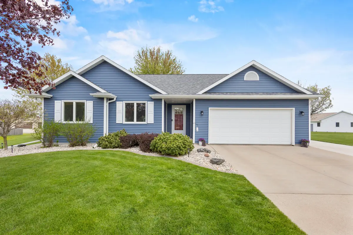 W6484 Brandon Ct, Greenville, WI 54942 - #1