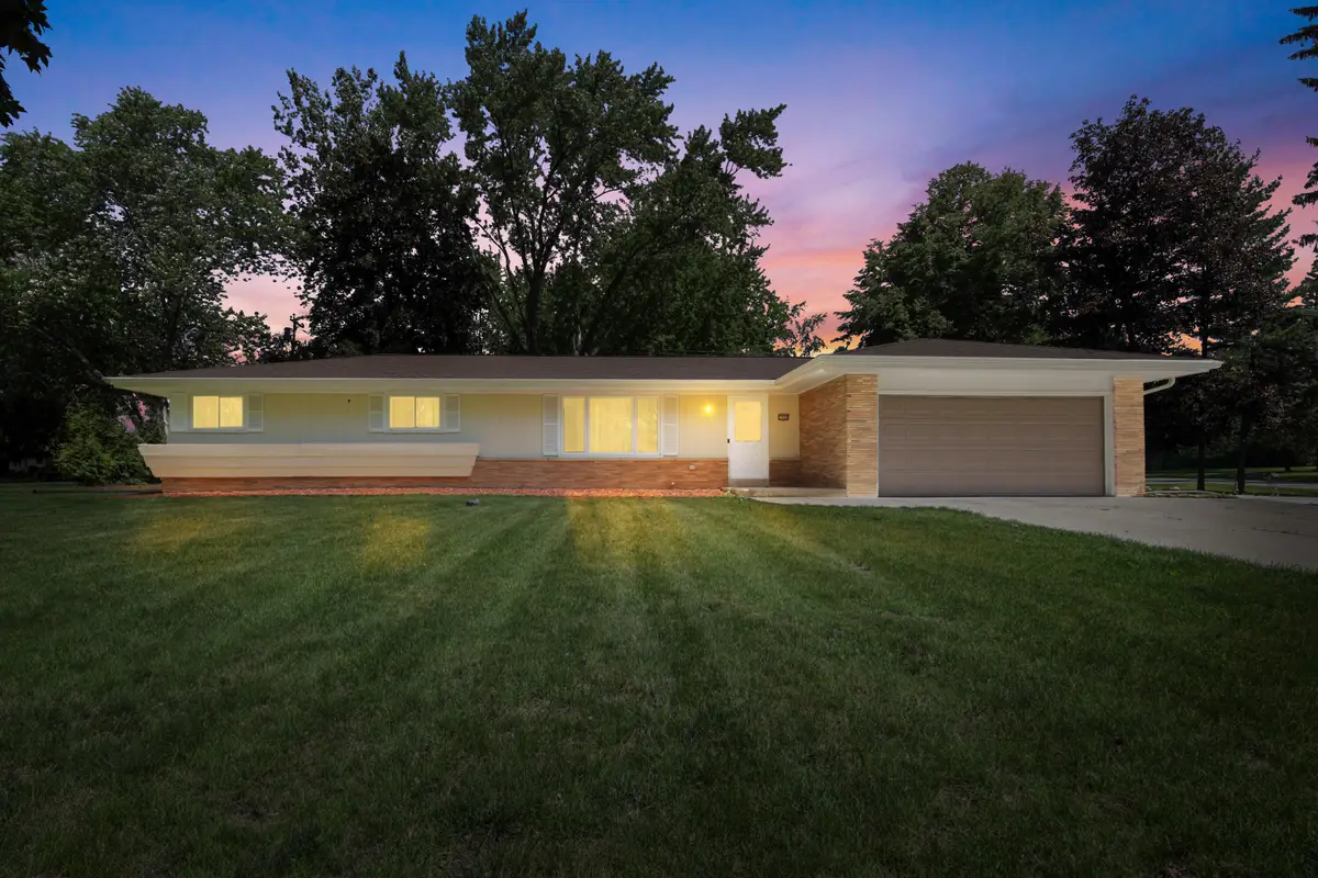 17550 Brooklawn Dr, Brookfield, WI 53045 - #1