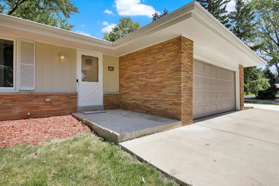 17550 Brooklawn Dr, Brookfield, WI 53045 - #3