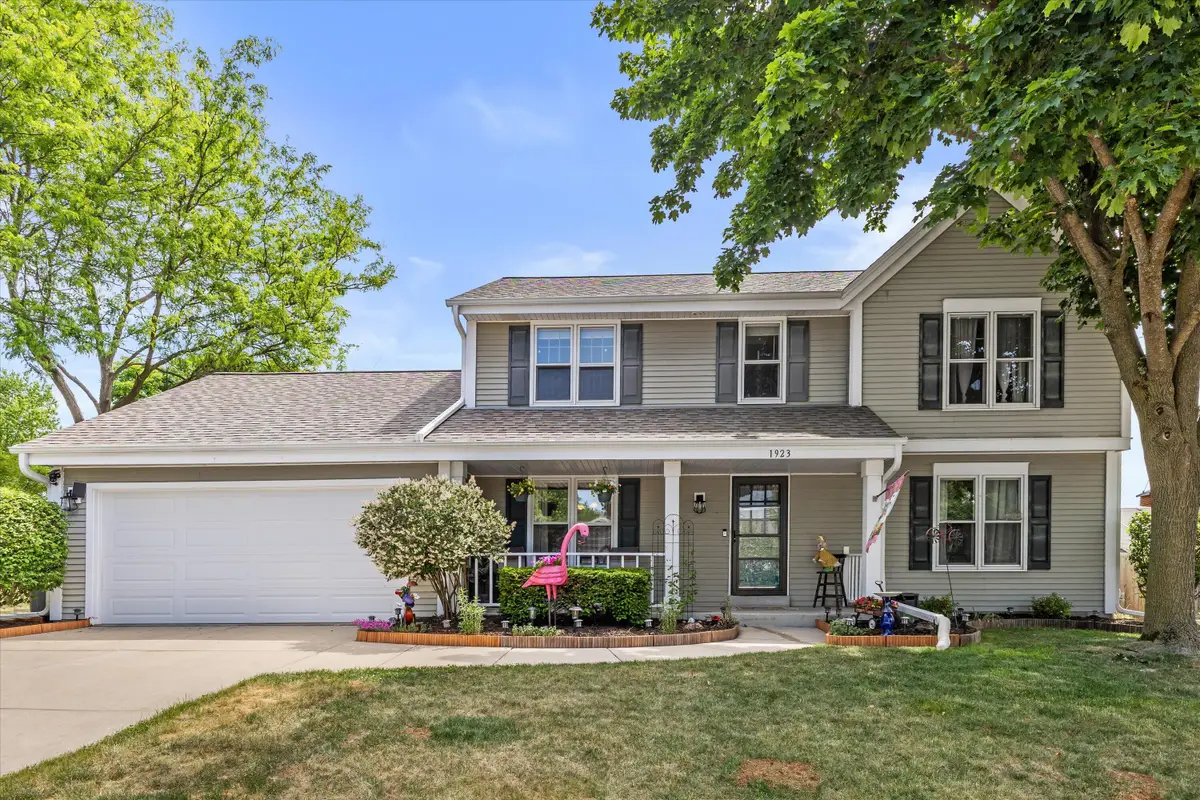 1923 Cliff-alex Ct N, Waukesha, WI 53189 - #1