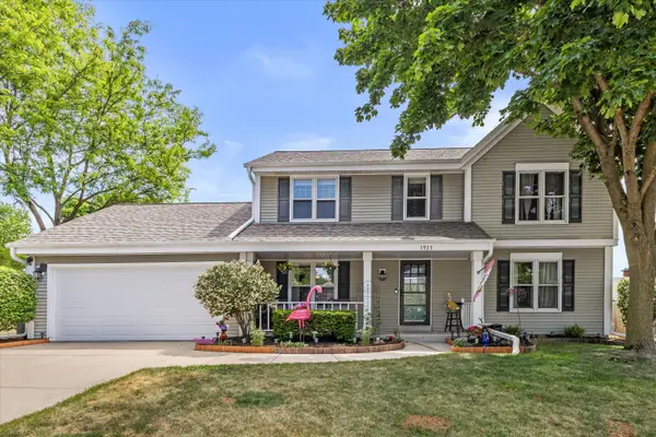 1923 Cliff-alex Ct N, Waukesha, WI 53189