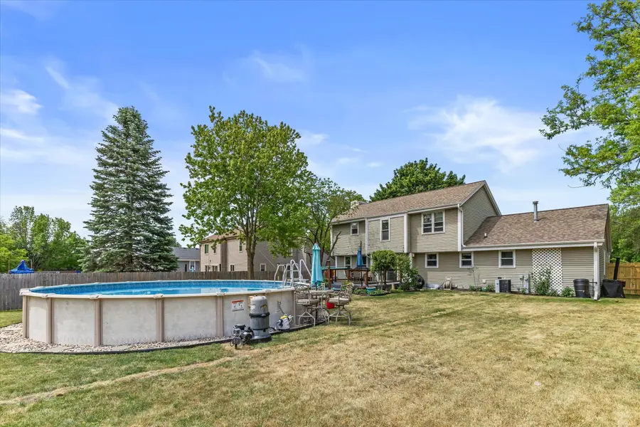 1923 Cliff-alex Ct N, Waukesha, WI 53189 - #2