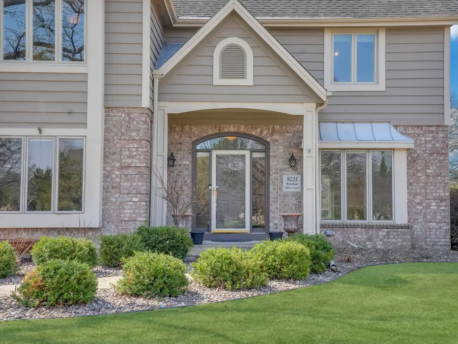 9223 W Wyndham Hills Ct, Franklin, WI 53132 - #2