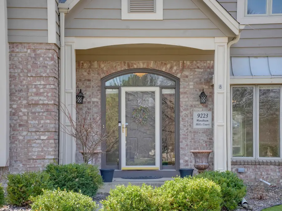 9223 W Wyndham Hills Ct, Franklin, WI 53132 - #3