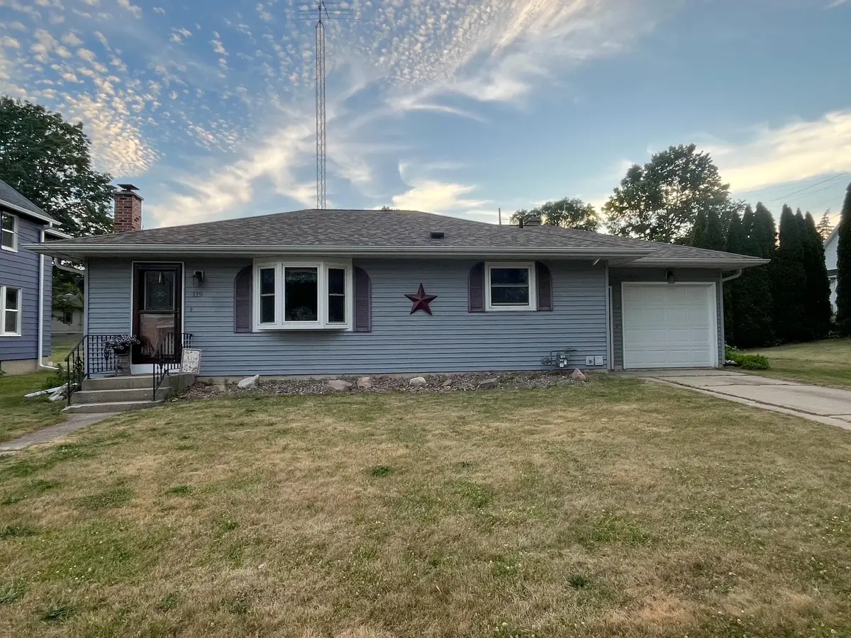 119 Roosevelt St, Fort Atkinson, WI 53538 - #1