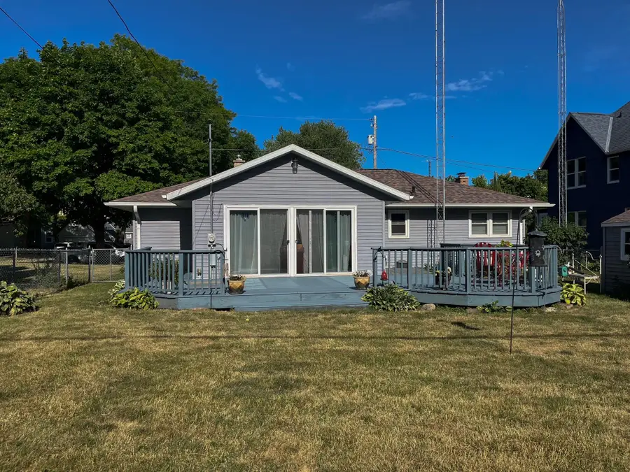 119 Roosevelt St, Fort Atkinson, WI 53538 - #2