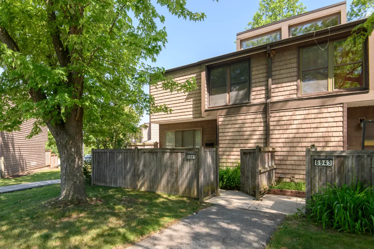 6941 W Glenbrook Rd, Milwaukee, WI 53223 - #1
