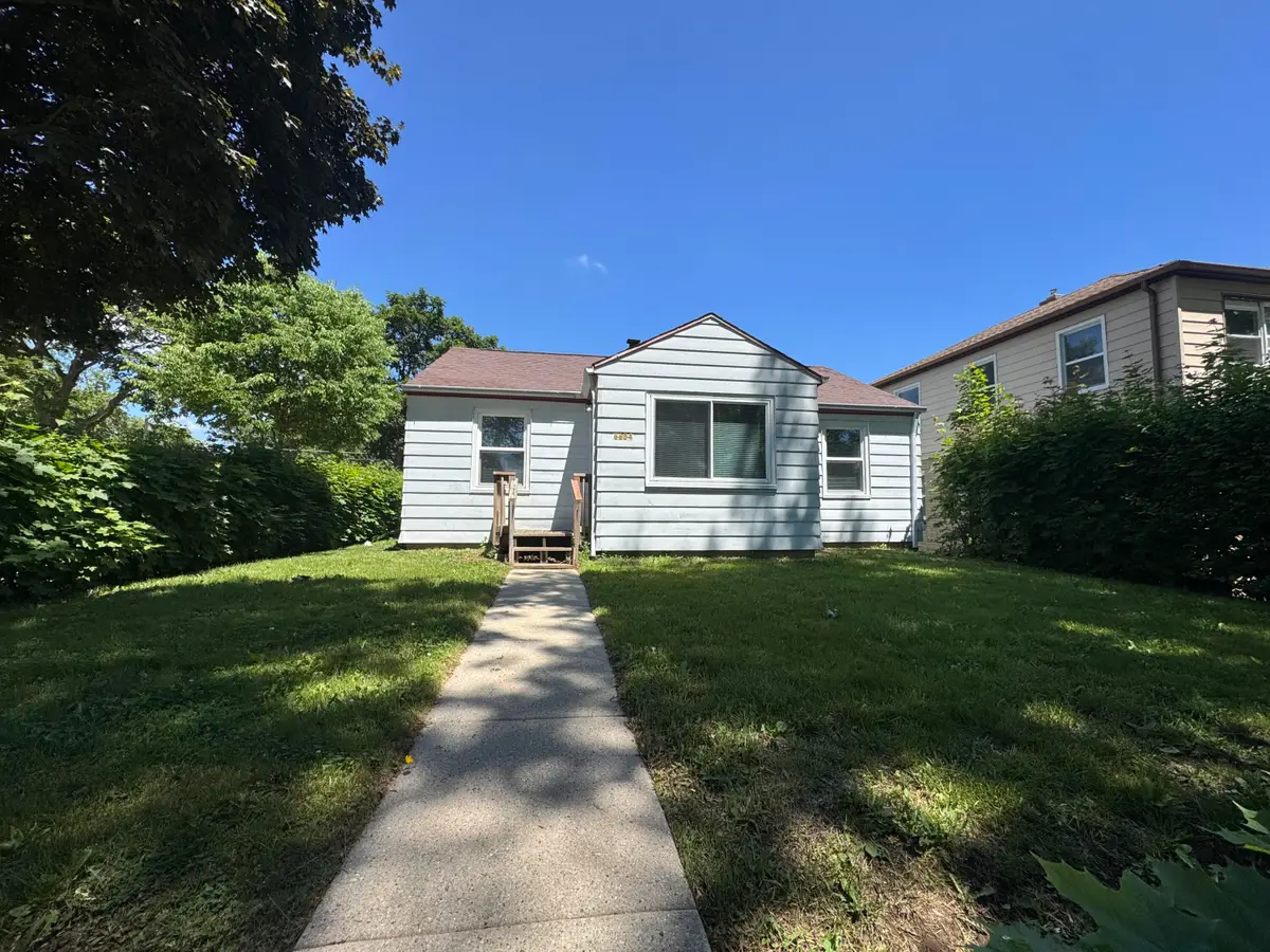 6634 W Carmen Ave, Milwaukee, WI 53218 - #1