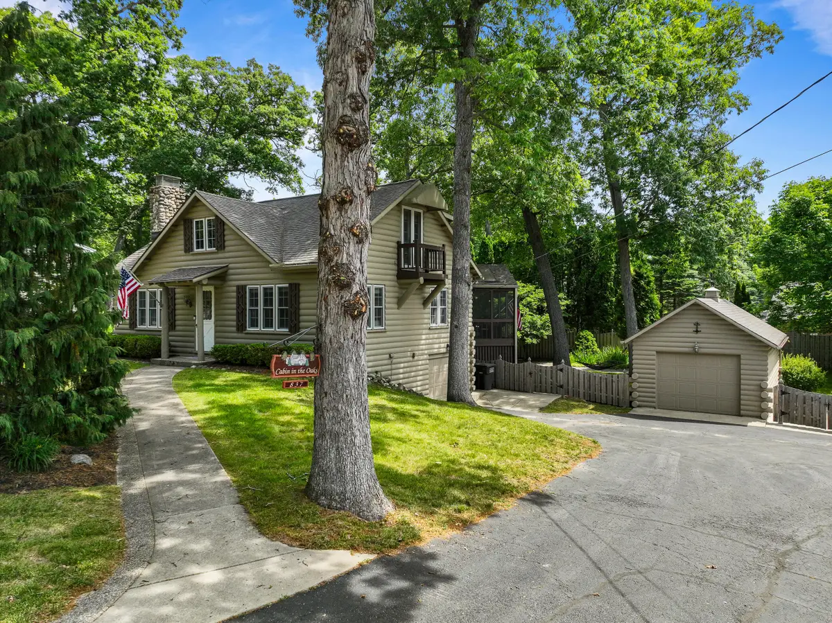 837 Van Slyke Dr, Fontana, WI 53125 - #1