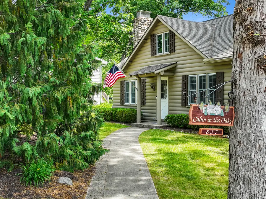 837 Van Slyke Dr, Fontana, WI 53125 - #3