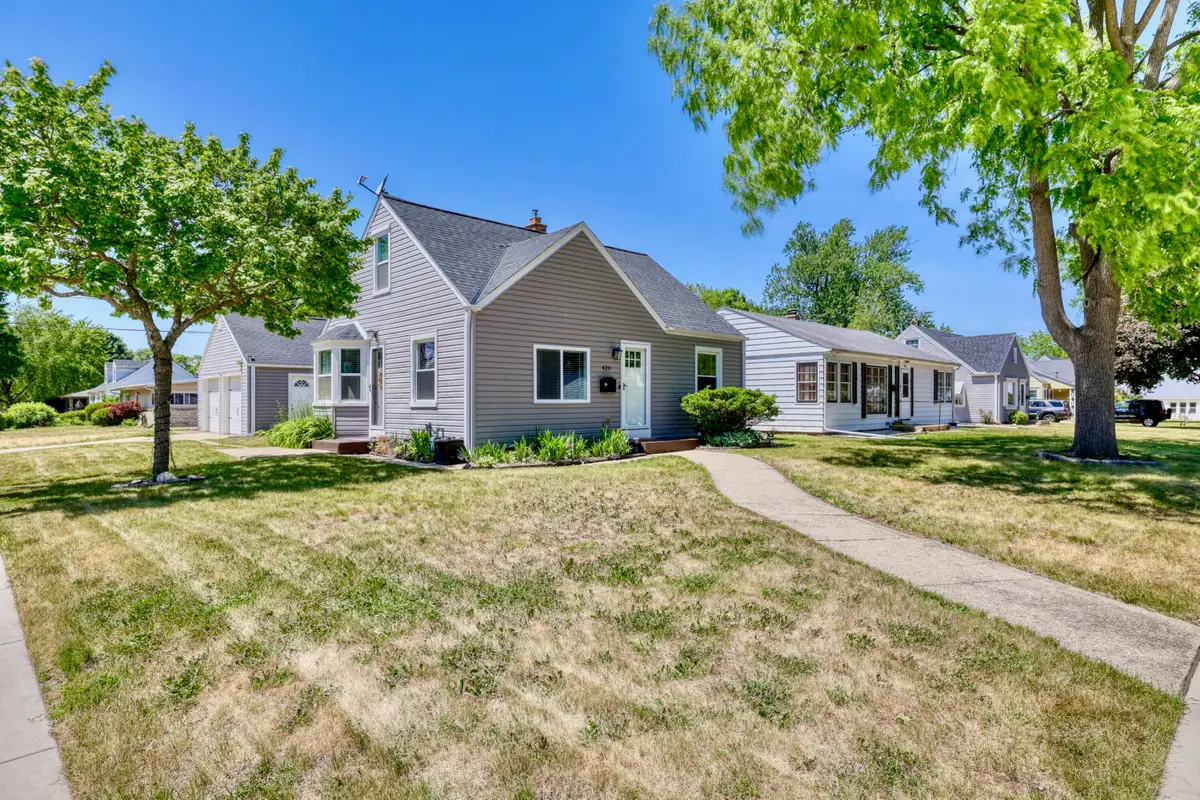 420 Scott Ave, Waukesha, WI 53186 - #1