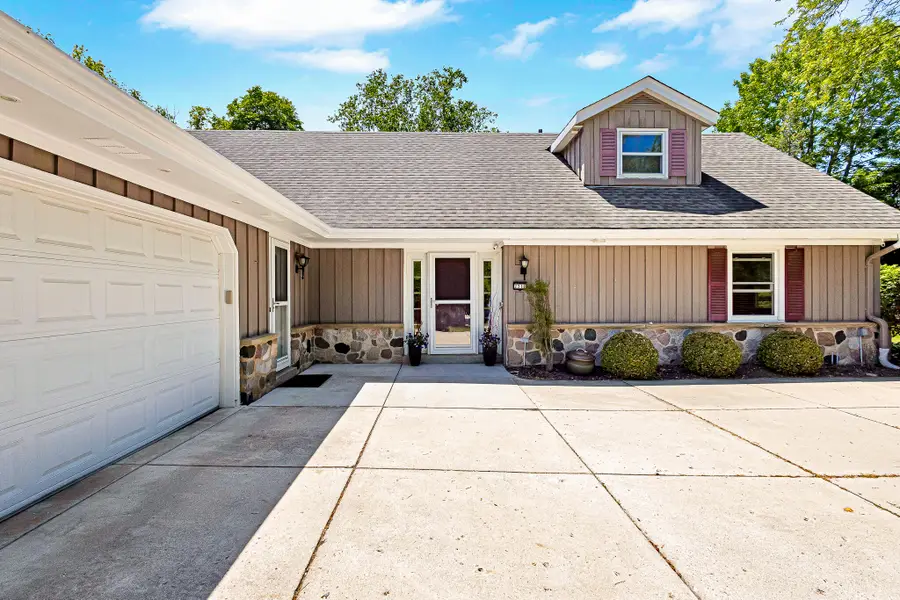 2311 W Kenboern Dr, Glendale, WI 53209 - #3