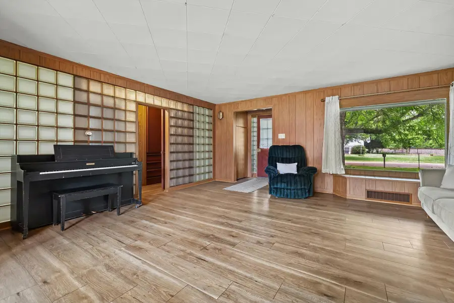 105 Northwater St, Silver Lake, WI 53170 - #3