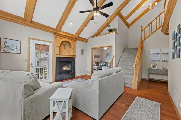 2419 Fox River Pkwy, Waukesha, WI 53189