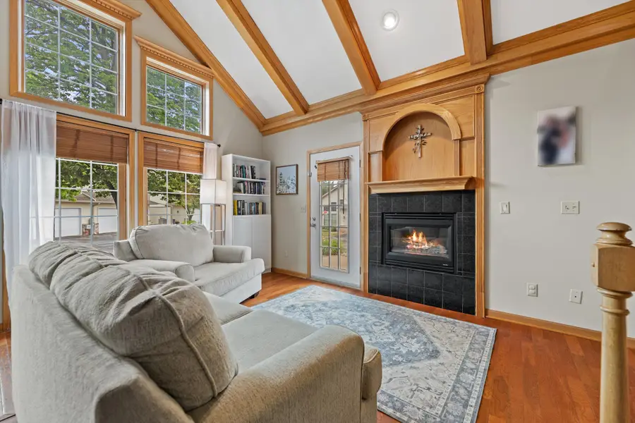 2419 Fox River Pkwy, Waukesha, WI 53189 - #2