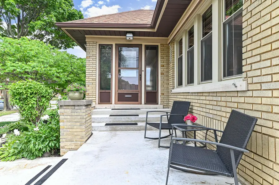 2320 N 62nd St, Wauwatosa, WI 53213 - #2