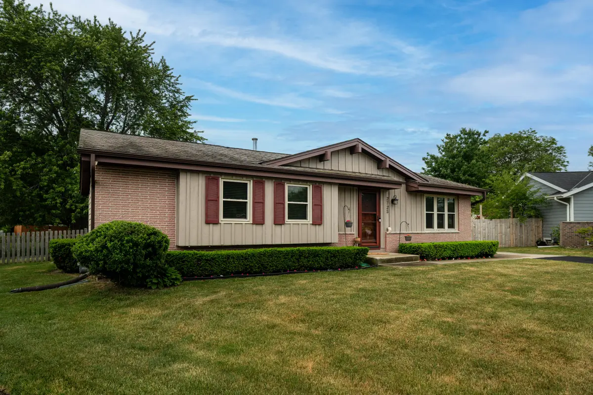2725 Red Maple Ct, Caledonia, WI 53402 - #1
