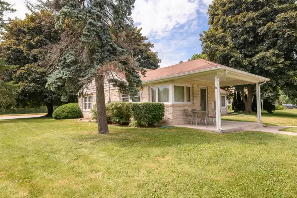 9610 N Cedarburg Rd, Mequon, WI 53092
