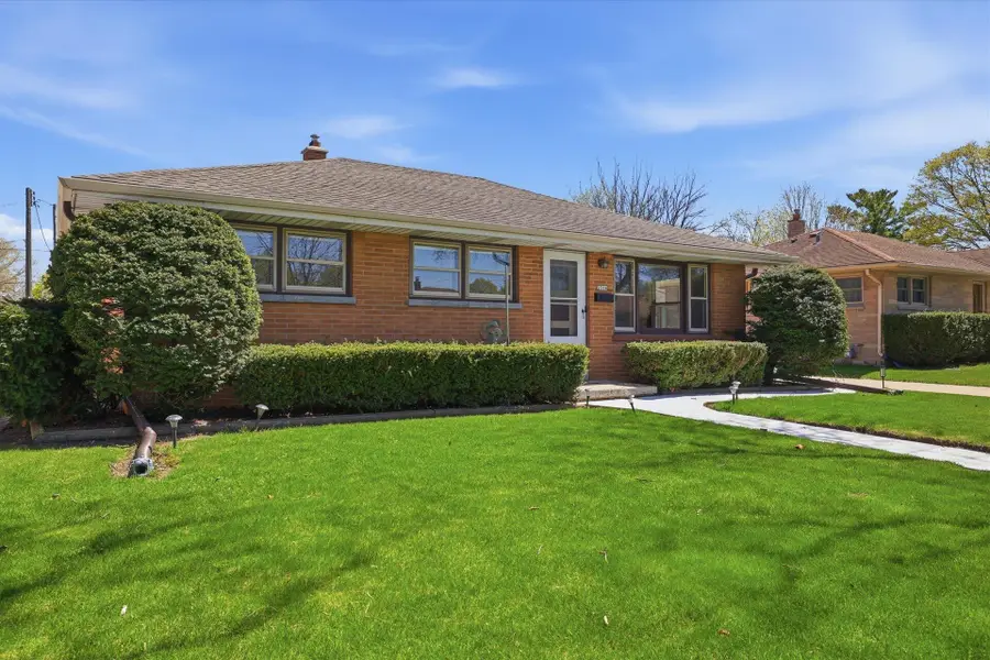 2514 S 89th St, West Allis, WI 53227 - #2